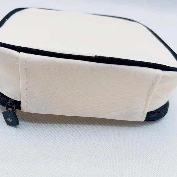 Authentic Chanel Beauty Les Beiges Makeup Bag new in box great gift 🎁 - Picture 4 of 12